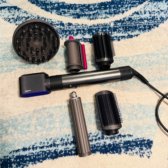 Dyson Other - Dyson Airwrap & 5 Attachments